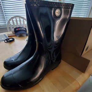 Black Ugg Sienna rain boot size 9